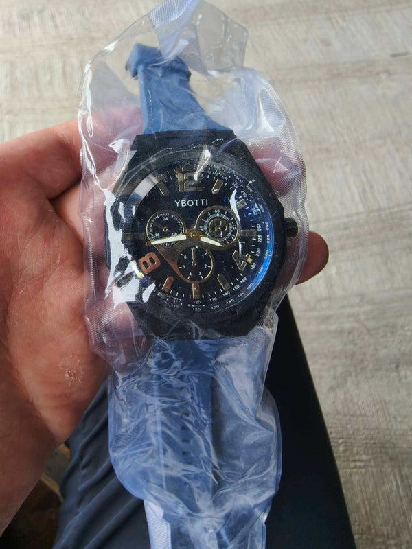 Men's Rubber Watch Strap Sports Pointer Quartz Watch