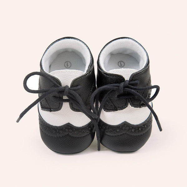 Black and white vintage style men's baby soft soled walking shoes made of breathable synthetic leather